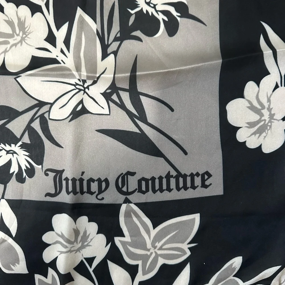 JUICY COUTURE Lily Floral Square NWT Scarf in Black/Grey White 36